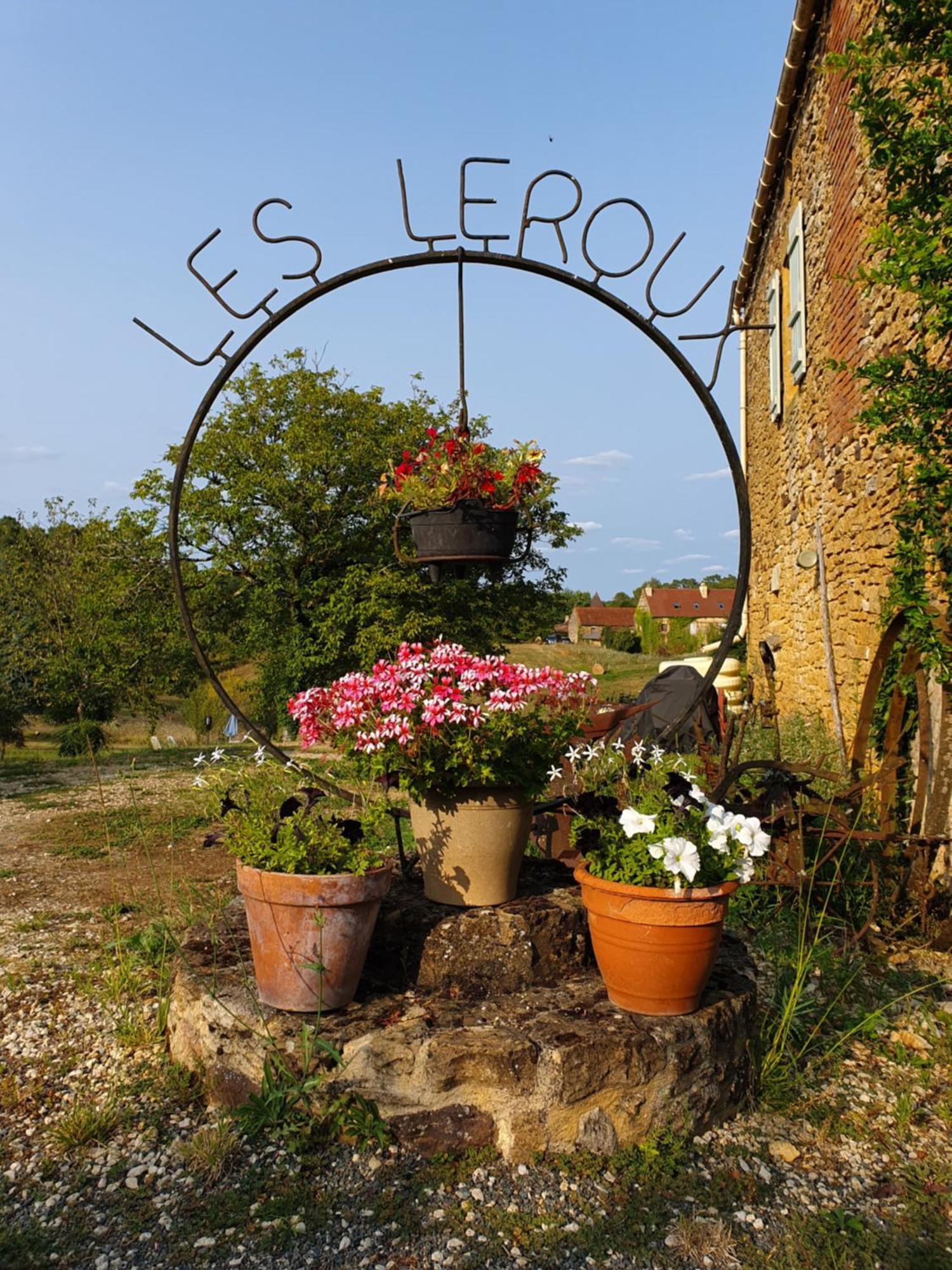 La Libellule And Le Papillon Gites At Les Leroux, Near Frayssinet-le-Gélat Exteriör bild